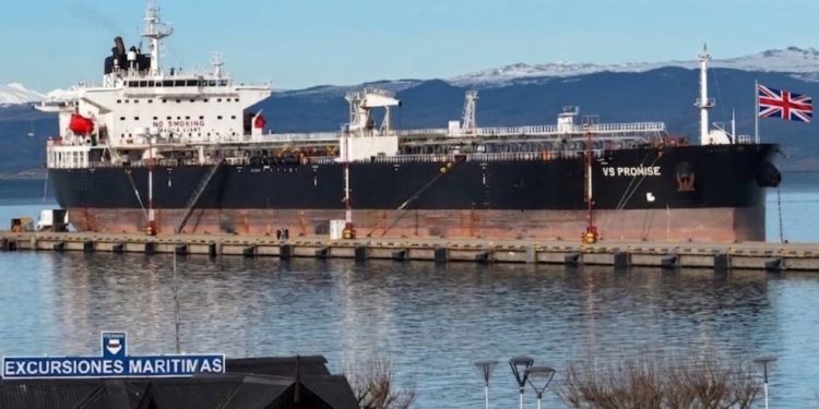 Malvinas: firmeza para intervenir puerto de Ushuaia, indulgencia con petrolero de bandera británica. ¿Que pasa con Ravier?