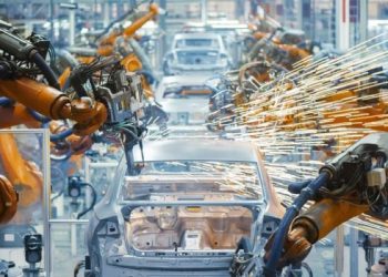 La industria cambia de ecuación: servicios 30% más caros y máquinas cada vez más baratas