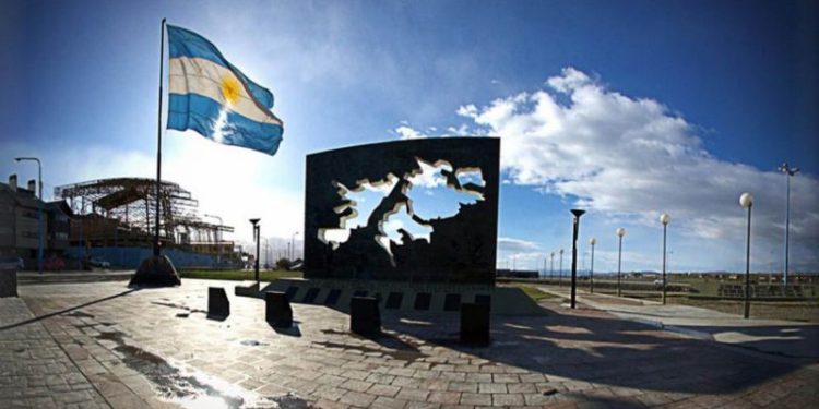 Malvinas: Londres afianza la ocupación mientras Argentina protesta en voz baja
