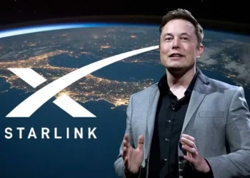 Milei conecta 6.000 escuelas a Starlink y deja afuera a ARSAT con menor costo