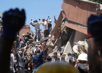Colombia bajo los escombros: 111 muertos y cientos de heridos. Las imágenes