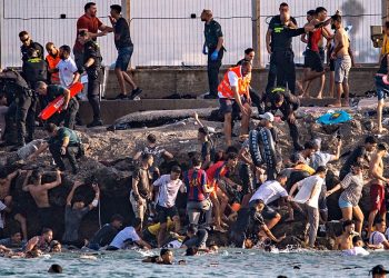 Un informe policial sacude a Sánchez: Marruecos, bajo sospecha por la avalancha de Ceuta