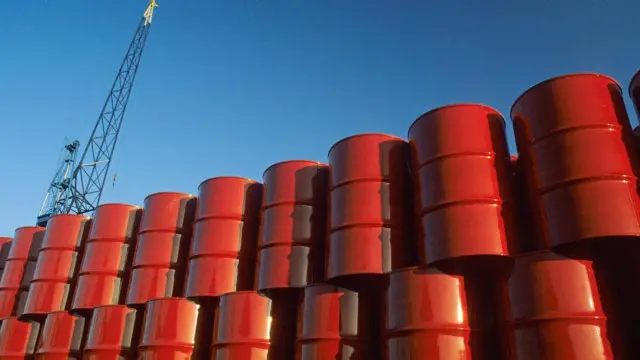 Ormuz incendia el petróleo: el Brent rompe otra vez los US$100