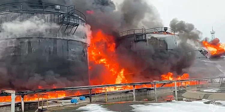 Guerra sin pausa: Rusia lanza 453 drones y Ucrania incendia el corazón petrolero de Putin