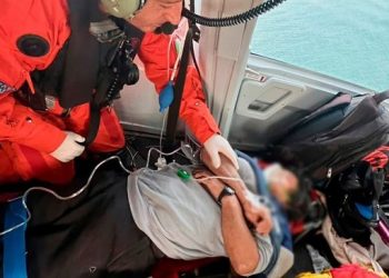 Prefectura ejecutó un rescate aéreo a 425 kilómetros de Mar del Plata