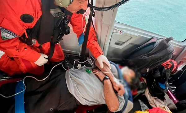 Prefectura ejecutó un rescate aéreo a 425 kilómetros de Mar del Plata