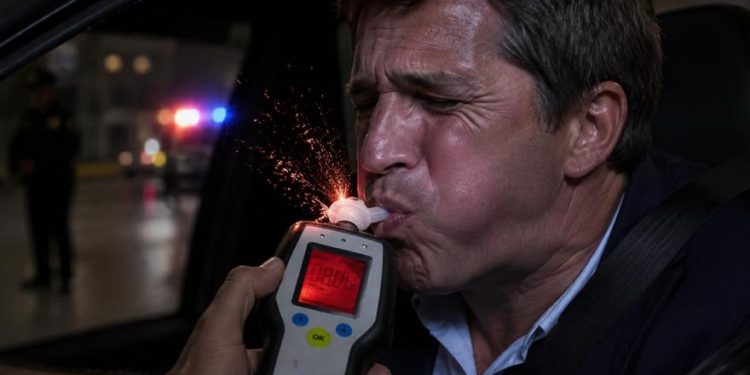 El jefe del RENAR dio positivo de alcoholemia: Allan, sancionado mientras decide sobre portaciones de armas