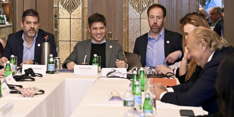 Manzano exprimió el ciclo Milei y ahora posa junto a Kicillof