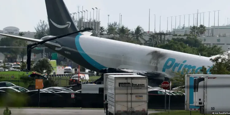 Tragedia en Miami: un carguero de Amazon arrasó vehículos tras salirse de pista y dejó cinco muertos