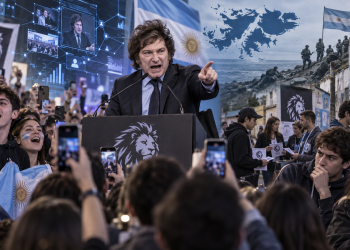 Milei sale a buscar a los jóvenes que empiezan a alejarse y ofrece Malvinas, territorio y redes
