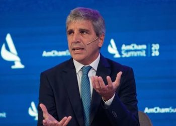 Caputo apuesta a 4% de crecimiento, inflación del 21,1% y dólar más alto a $1.728