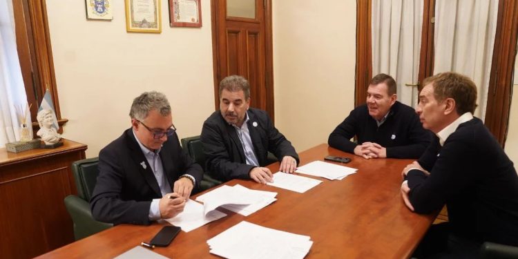 LLA y PRO chocan por los municipios y las internas rumbo a 2027