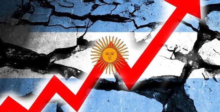 Riesgo país sobre 600 puntos: el mercado castiga a la Argentina y el viaje de Milei no logró revertir las dudas