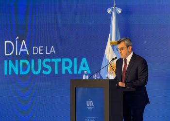 La industria le pasa factura a Milei: 90.000 empleos menos y producción en retroceso