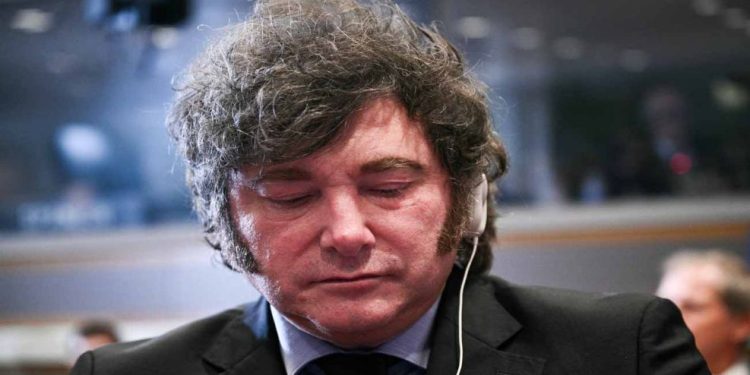 La confianza en Milei vuelve al piso: cae 5,9% y el desgaste alcanza a toda la gestión