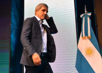 El RIGI bajo sospecha: denuncian a Luis Caputo por una operación que dejó US$137 millones a Central Puerto