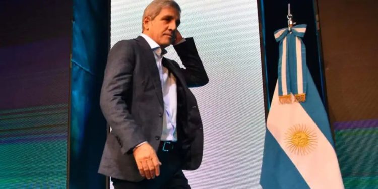 El RIGI bajo sospecha: denuncian a Luis Caputo por una operación que dejó US$137 millones a Central Puerto