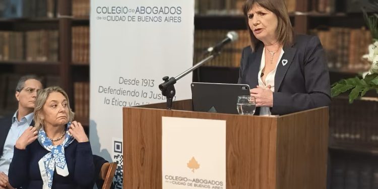 Bullrich rompe con Milei por Formosa: libertad de prensa frente a insultos