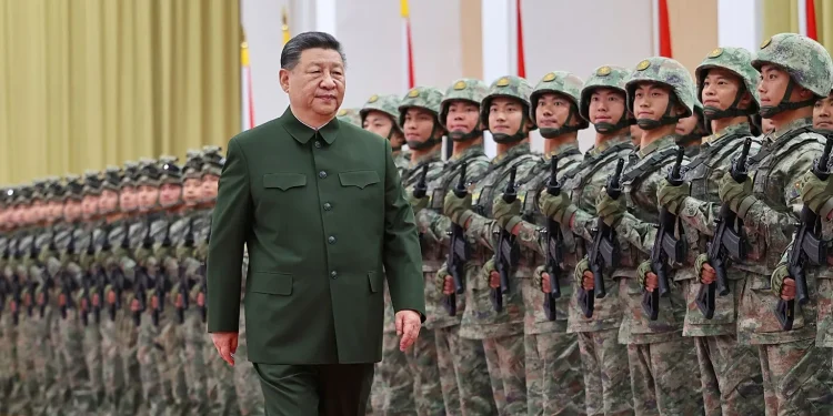 Xi descabeza al Ejército chino: dos generales expulsados y un inquietante “peligro político”