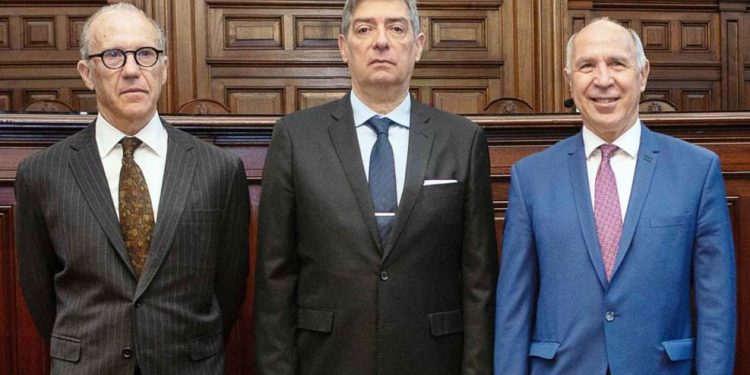 La Corte da marcha atrás con la Ley de Tierras y desata una feroz interna judicial