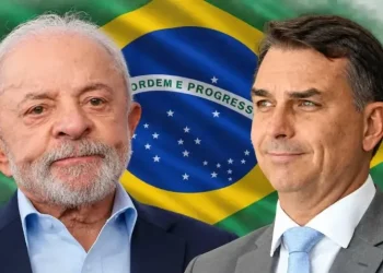 Bolsonaro sostiene una ventaja de más de siete puntos con casi 65% escrutado y Brasil muestra fuerte fractura territorial