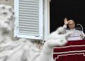 León XIV reapareció tras su operación, pero su gira por Argentina sigue en suspenso
