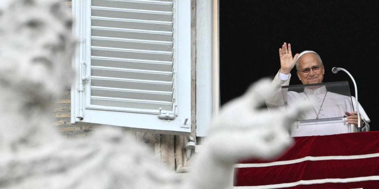 León XIV reapareció tras su operación, pero su gira por Argentina sigue en suspenso