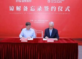 Kicillof-Alak proyectan 30 años de concesión del aeropuerto platense a una estatal china favorita