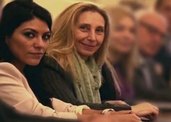 De Olivos al Correo: Karina reubica a cercana funcionaria bajo sospecha