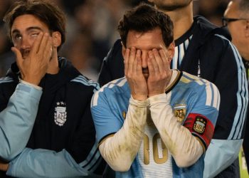 Messi estuvo a la altura de su leyenda; la AFA, no