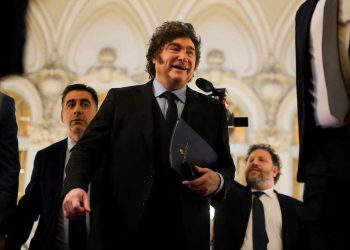 Milei admite que la economía se enfría, e insiste en cuestionar a quienes no llegan a fin de mes
