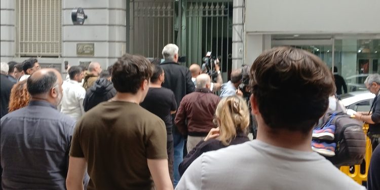 Motín en el Microcentro: presos rechazan ir a Marcos Paz y toman a un policía de rehén