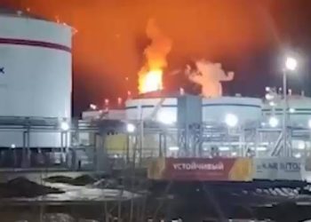 Ucrania incendia una terminal petrolera rusa horas después del pacto de Trump con Putin