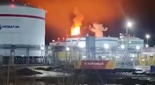 Ucrania incendia una terminal petrolera rusa horas después del pacto de Trump con Putin