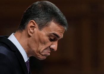 Acorralado, Sánchez escapa hacia adelante y juega su última carta en las urnas