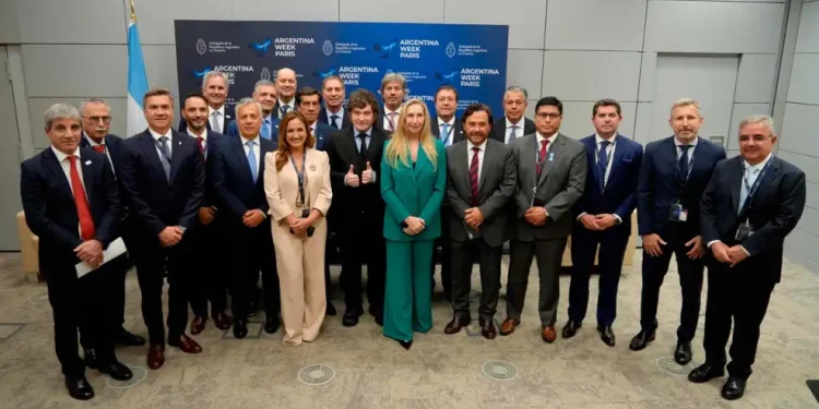 París deja una señal fuerte: inversiones por miles de millones y gobernadores opositores respaldan el rumbo productivo